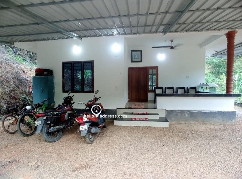 House for sale in Koodaranji Kozhikode.