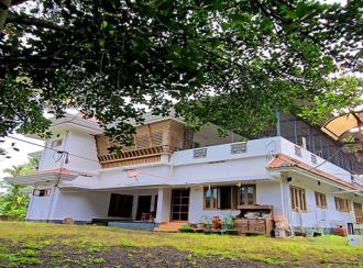 Residential House Villa for Sale in Ernakulam, Angamaly, Moozhikkulam