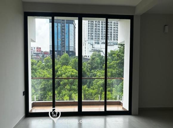 City views while having the calm of greenery everywhere.