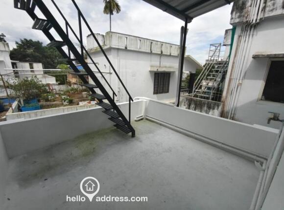 Drying area/balcony another angle