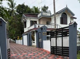 Residential House Villa for Sale in Pathanamthitta, Mallappally, Pariyaram