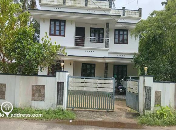 വാസയോഗ്യമായ വീട്  / ഉല്ലാസഭവനം വില്പനയ്ക്ക് 