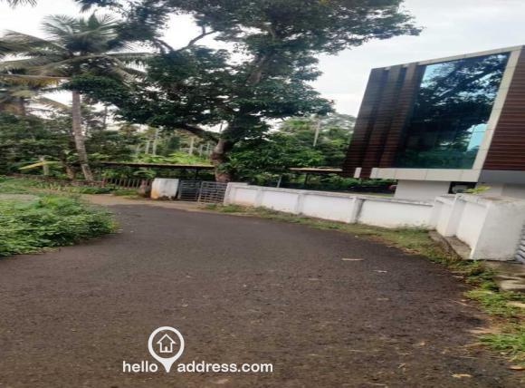 Entry to street from MC Road