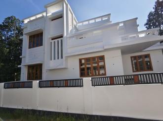 Residential House Villa for Sale in Ernakulam, Angamaly, Mookkannoor