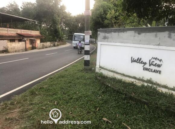 Entry way with front road