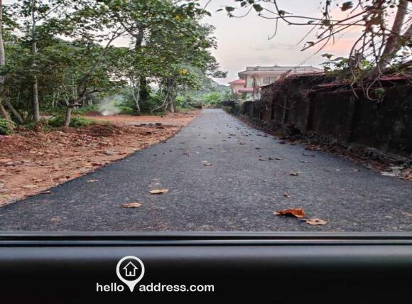 Private tar road to property