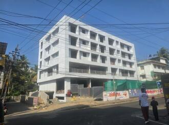 Commercial Building for Rent in Ernakulam, Ernakulam town, Elamakara, opp ICICI Bank and Opp K R Bakes