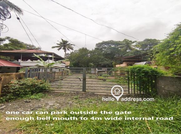Public road to internal road gate
