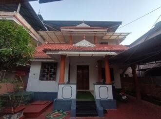 Residential House Villa for Sale in Ernakulam, Tripunithura, Eroor, Elumanakkal Temple Road.