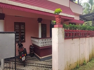 വാസയോഗ്യമായ വീട് വില്പനയ്ക്ക് കോട്ടയം, Kottayam town, Thazhatangady, Aravupuzha
