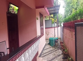 വാസയോഗ്യമായ വീട് വില്പനയ്ക്ക് കോട്ടയം, Kottayam town, Thazhatangady, Aravupuzha