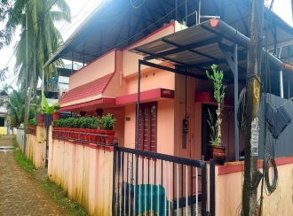 വാസയോഗ്യമായ വീട് വില്പനയ്ക്ക് കോട്ടയം, Kottayam town, Thazhatangady, Aravupuzha
