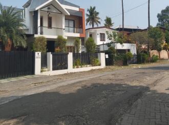 Residential Land for Sale in Ernakulam, Aluva, Aluva, Mahilayam School Road