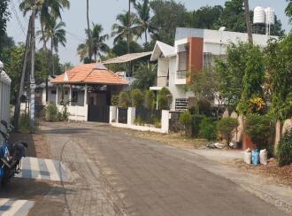 Residential Land for Sale in Ernakulam, Aluva, Aluva, Mahilayam School Road