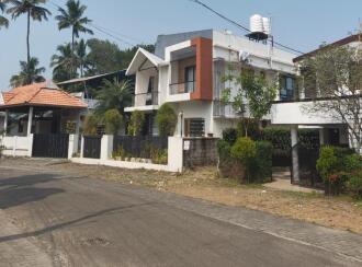 Residential Land for Sale in Ernakulam, Aluva, Aluva, Mahilayam School Road
