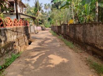 Residential Land for Sale in Thrissur, Irinjalakuda, Aloor, 876P+C42, Kombodinjamakkal