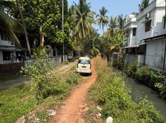 Residential Land for Sale in Kozhikode, Mankavu, Mankavu, 1.5 km from Lulu Mall behind Petrol pump Mankave , Calicut