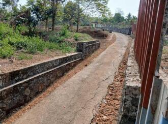 വാസയോഗ്യമായ ഭൂമി വില്പനയ്ക്ക് Pathanamthitta, Kozhencherry, Aranmula, Aranmu;la -Pandalam Bus route. At Nalkalikkal