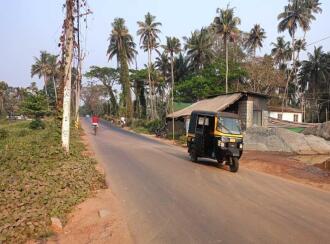 Commercial Land for Sale in Thrissur, Irinjalakuda, Edathiriji, Kakkathuruthy petrol pump Opposite