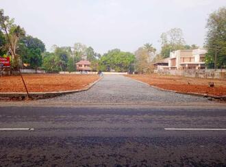 Residential Land for Sale in Ernakulam, Mulanthuruthy, Pallithazham, Mulanthuruthy - Kottayam road