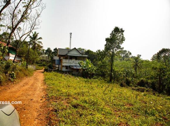 ENTRY ROAD LOOK FROM PROPERTY