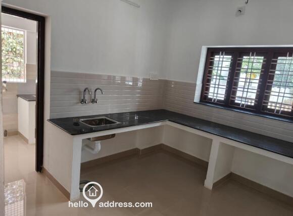 Kitchen with workarea