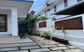 Residential House Villa for Sale in Ernakulam, Chottanikkara, Kureekad, Choozhthipadom