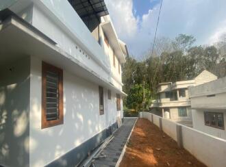 Residential House Villa for Sale in Ernakulam, Muvattupuzha, Mekkadambu, 500 Mtrs from Kolencherry - Muvatupuzha