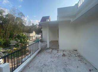 Residential House Villa for Sale in Ernakulam, Muvattupuzha, Mekkadambu, 500 Mtrs from Kolencherry - Muvatupuzha
