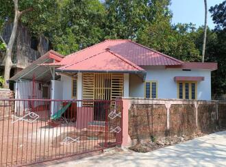 Residential House Villa for Rent in Kannur, Kannur, Thavakkara, Near to east side railway platform