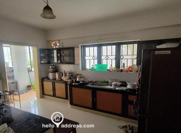 Kitchen with workarea