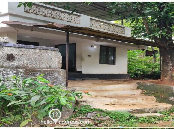 വീടും പറമ്പും വിൽക്കാനുണ്ട്