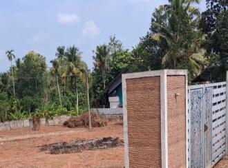 Residential Land for Sale in Thrissur, Irinjalakuda, Irinjalakuda, മടത്തിക്കര ഊരകം മെയിൻ road