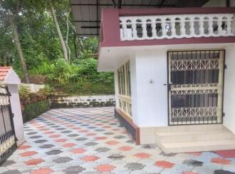 വാസയോഗ്യമായ വീട് വില്പനയ്ക്ക് Kollam, Kottarakkara, Kareepra, Chowalloor