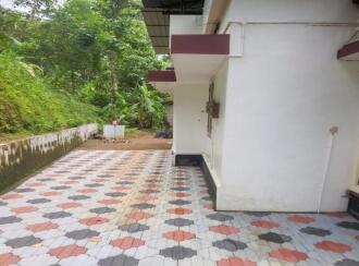 വാസയോഗ്യമായ വീട് വില്പനയ്ക്ക് Kollam, Kottarakkara, Kareepra, Chowalloor