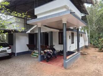 വാസയോഗ്യമായ വീട് വില്പനയ്ക്ക് Thrissur, Irinjalakuda, Kizhuthani, Porthissery road