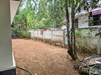 വാസയോഗ്യമായ വീട് വില്പനയ്ക്ക് Thrissur, Irinjalakuda, Kizhuthani, Porthissery road