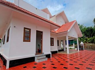 Residential House Villa for Sale in Kottayam, Kaduthuruthy, Kaduthuruthy, Kottayam Ernakulam route muttuchira(900meter)