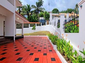 Residential House Villa for Sale in Kottayam, Kaduthuruthy, Kaduthuruthy, Kottayam Ernakulam route muttuchira(900meter)