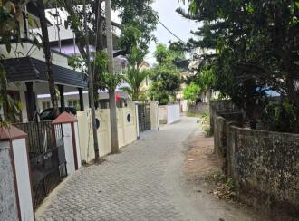 Residential Land for Sale in Ernakulam, Aluva, Company padi