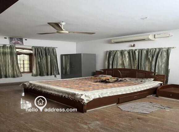 Mastet bedroom
