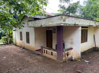 വാസയോഗ്യമായ വീട് വില്പനയ്ക്ക് കോട്ടയം, Kottayam town, Adichira