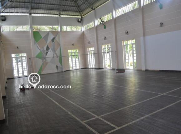 BADMINTON COURT