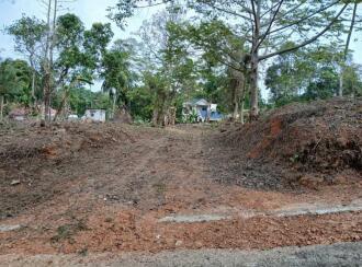 വാസയോഗ്യമായ ഭൂമി വില്പനയ്ക്ക് Pathanamthitta, Kozhencherry, Aranmula, Aranmu;la -Pandalam Bus route. At Nalkalikkal