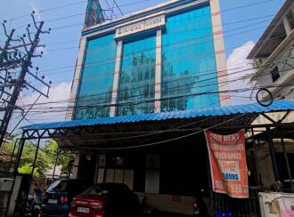 Commercial Building for Sale in Ernakulam, Ernakulam town, Vytilla, Tristar Towers, Near Thykoodam Underpass