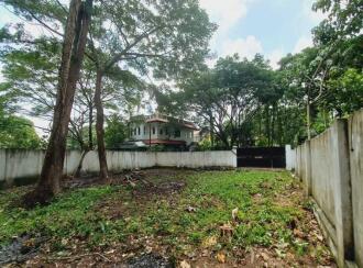 Residential Land for Sale in Ernakulam, Tripunithura, Irumpanam, 600 mtrs away from makaliyam temple bus stop on seaport airport road
