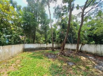 Residential Land for Sale in Ernakulam, Tripunithura, Irumpanam, 600 mtrs away from makaliyam temple bus stop on seaport airport road