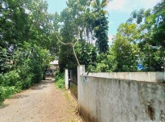 Residential Land for Sale in Ernakulam, Tripunithura, Irumpanam, 600 mtrs away from makaliyam temple bus stop on seaport airport road