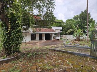 Residential House Villa for Sale in Ernakulam, Aluva, Edathala, 400 mtrs from Edathala Panchayat office on Pengattusseri masjid road
