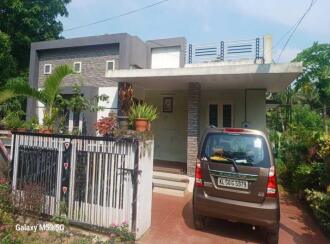 വാസയോഗ്യമായ വീട് വില്പനയ്ക്ക് പാലക്കാട്, Palakkad, Marutha Road, Kallepully Thekkumuri